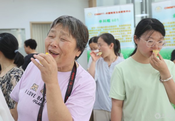 聚宝盆 场面 | 甜！糯！爆裂！鲜食玉米新品种进社区请市民品尝